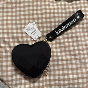 NWT Lululemon Heart Wristlet in Black